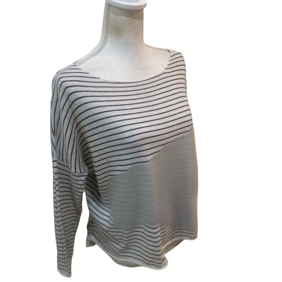 Zara navy & ecru scoop neck stripe knit long sleeve lightweight sweater small - Picture 3 of 9
